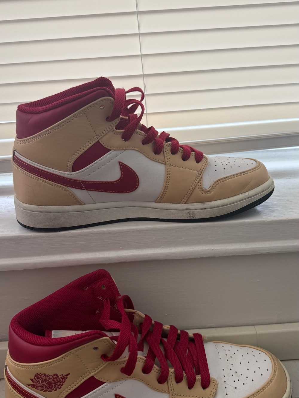 Nike Mid-Top Sneakers in Red, Beige, White